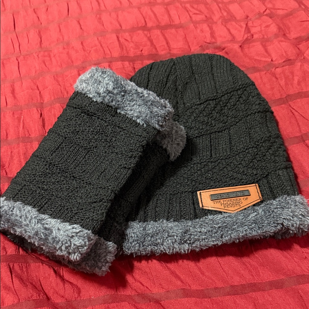 Song ting Black Knit Beanie with Gray Cuff